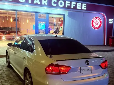 Volkswagen Passat 2013 года за 4 250 000 тг. в Атырау – фото 3