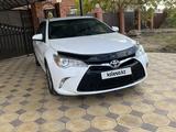 Toyota Camry 2017 годаfor9 400 000 тг. в Атырау – фото 3