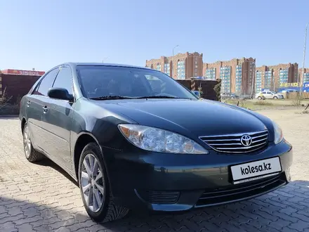 Toyota Camry 2005 года за 6 200 000 тг. в Актобе – фото 2