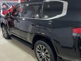 Toyota Land Cruiser 2022 года за 50 000 000 тг. в Атырау – фото 2