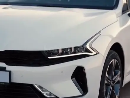 Kia K5 Luxe 2025 года за 12 690 000 тг. в Петропавловск – фото 2