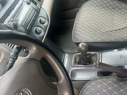 Toyota Camry 2004 года за 2 200 000 тг. в Актау – фото 9