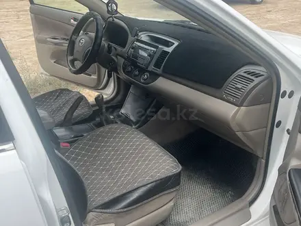 Toyota Camry 2004 года за 2 200 000 тг. в Актау – фото 12