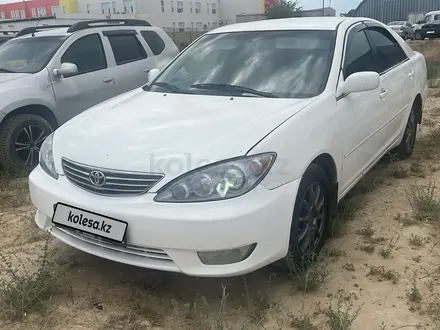 Toyota Camry 2004 года за 2 200 000 тг. в Актау – фото 2