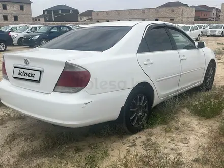 Toyota Camry 2004 года за 2 200 000 тг. в Актау – фото 4