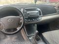 Toyota Camry 2004 года за 2 850 000 тг. в Актау – фото 7