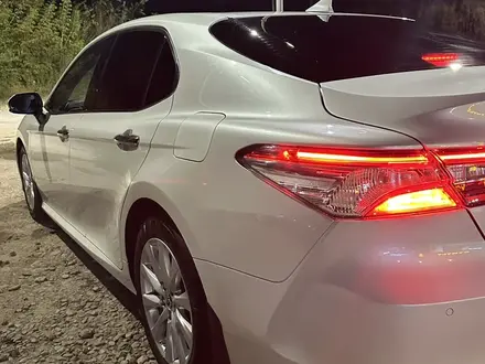 Toyota Camry 2019 года за 14 000 000 тг. в Усть-Каменогорск – фото 2