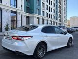 Toyota Camry 2021 года за 12 700 000 тг. в Актобе – фото 3