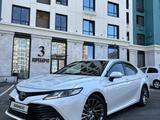 Toyota Camry 2021 года за 12 700 000 тг. в Актобе