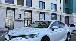 Toyota Camry 2021 года за 12 700 000 тг. в Актобе