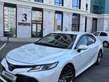 Toyota Camry 2021 года за 12 700 000 тг. в Актобе – фото 5