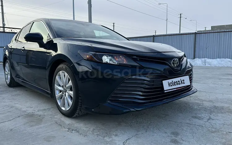 Toyota Camry 2017 года за 11 500 000 тг. в Атырау