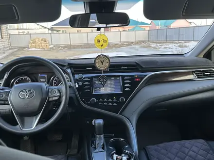 Toyota Camry 2017 года за 11 500 000 тг. в Атырау – фото 6