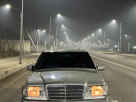 Mercedes-Benz E 200 1995 года за 2 100 000 тг. в Туркестан – фото 9