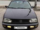 Volkswagen Golf 1998 года за 1 800 000 тг. в Семей
