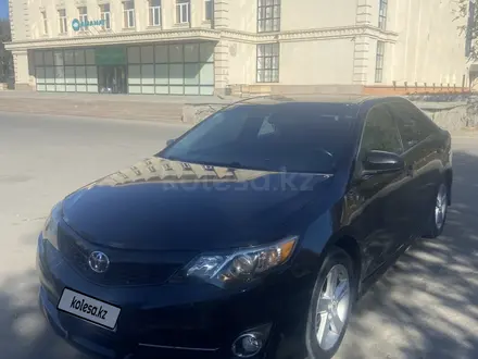 Toyota Camry 2013 года за 5 500 000 тг. в Актобе – фото 2