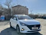 Hyundai Accent 2021 года за 8 350 000 тг. в Уральск – фото 2