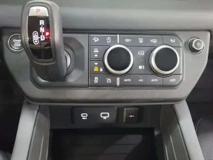 Land Rover Defender 2024 года за 35 500 000 тг. в Алматы – фото 4