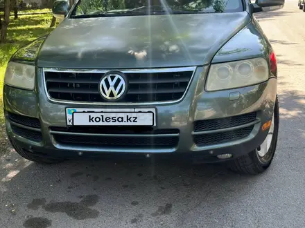 Volkswagen Touareg 2006 годаүшін6 300 000 тг. в Алматы