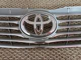 Решетка радиатора Toyota Camry 50 euro (2011-2014 гг.) за 20 000 тг. в Астана – фото 3
