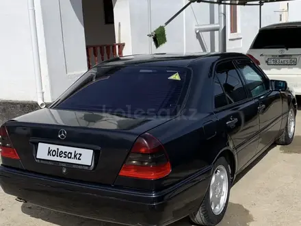 Mercedes-Benz C 180 1997 года за 2 500 000 тг. в Кульсары – фото 4