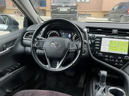 Toyota Camry 2018 года за 13 200 000 тг. в Актобе – фото 13