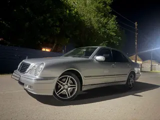 Mercedes-Benz E 320