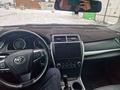 Toyota Camry 2015 года за 8 500 000 тг. в Актобе – фото 6