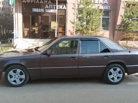 Mercedes-Benz E 220 1993 года за 2 200 000 тг. в Алматы – фото 3