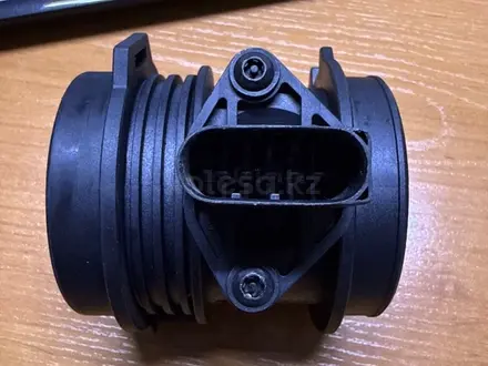 Датчик массового расхода воздуха Mercedes Benz A1120940048 Bosch 0280217515 за 35 000 тг. в Караганда – фото 2