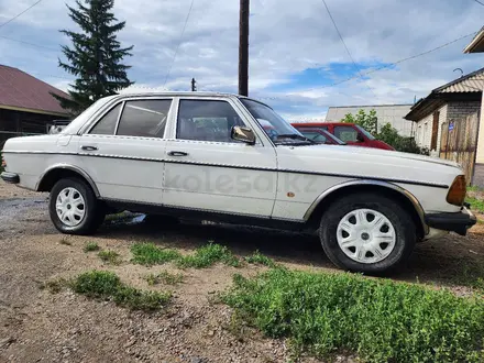 Mercedes-Benz E 200 1982 года за 1 200 000 тг. в Семей – фото 3