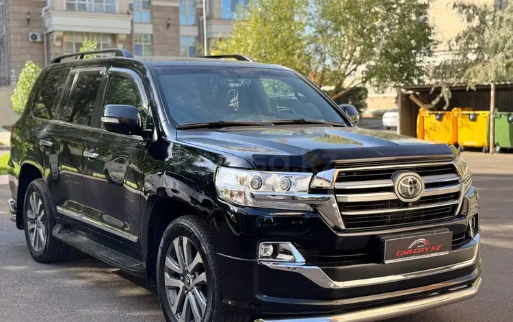 Toyota Land Cruiser 2018 годаfor42 200 000 тг. в Астана