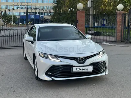 Toyota Camry 2018 года за 11 200 000 тг. в Балхаш – фото 2