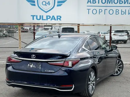 Lexus ES 300h 2020 года за 19 000 000 тг. в Караганда – фото 4