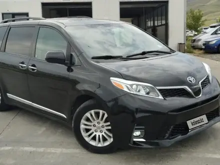Toyota Sienna 2016 года за 9 500 000 тг. в Актобе – фото 2