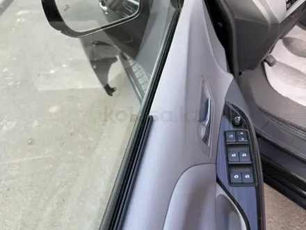 Toyota Sienna 2016 года за 9 500 000 тг. в Актобе – фото 14