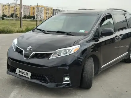 Toyota Sienna 2016 года за 9 500 000 тг. в Актобе