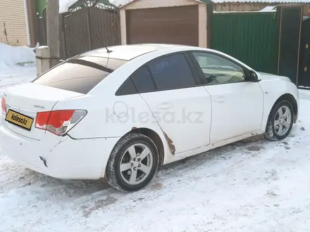 Chevrolet Cruze 2011 года за 3 500 000 тг. в Астана – фото 2