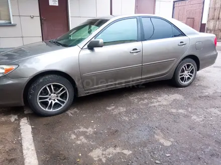 Toyota Camry 2003 года за 6 000 000 тг. в Петропавловск – фото 2