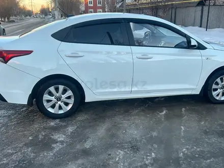 Hyundai Solaris 2017 года за 6 500 000 тг. в Актобе – фото 5