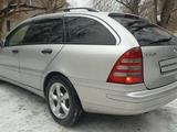 Mercedes-Benz C 240 2003 года за 3 750 000 тг. в Караганда – фото 3