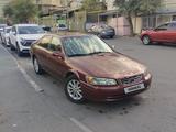 Toyota Camry 2000 годаүшін3 200 000 тг. в Алматы