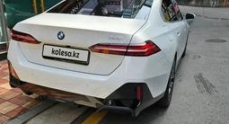 BMW 520 2024 года за 24 948 000 тг. в Алматы – фото 3