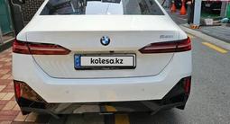 BMW 520 2024 года за 24 948 000 тг. в Алматы – фото 4