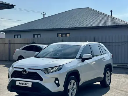 Toyota RAV4 2024 года за 13 500 000 тг. в Актобе