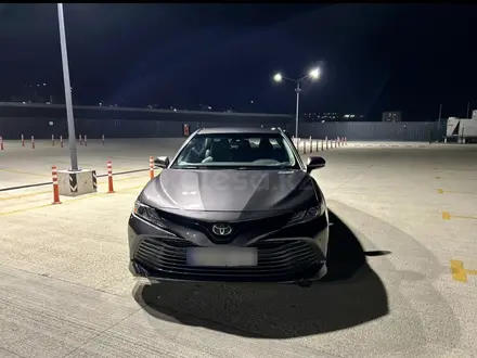 Toyota Camry 2019 года за 9 700 000 тг. в Актобе – фото 26