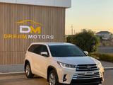 Toyota Highlander 2016 года за 10 500 000 тг. в Актау – фото 2