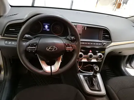 Hyundai Elantra 2019 года за 5 000 000 тг. в Актау – фото 2