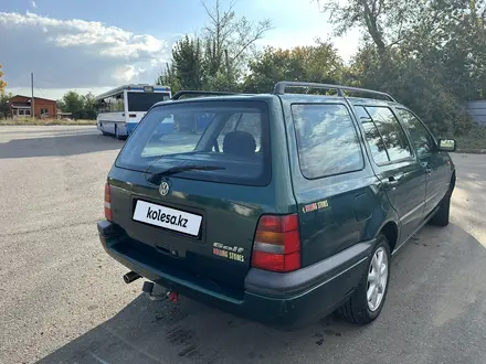 Volkswagen Golf 1995 года за 3 500 000 тг. в Костанай – фото 2