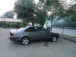 Audi 100